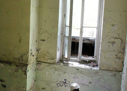«Замок Монстров»: волонтеры привели в порядок территорию дачи Анатры (фоторепортаж)