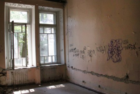 «Замок Монстров»: волонтеры привели в порядок территорию дачи Анатры (фоторепортаж)