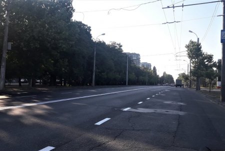 Коммунальщики обновили дорожную разметку на Химической (фото)