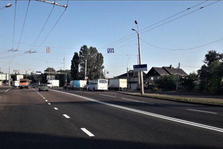 Коммунальщики обновили дорожную разметку на Химической (фото)