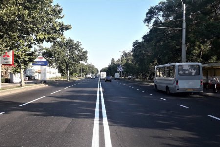Коммунальщики обновили дорожную разметку на Химической (фото)