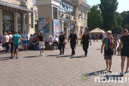 Правоохранители обеспечили общественный порядок во время матча за Суперкубок Украины (фото, видео)