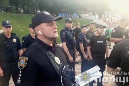 Правоохранители обеспечили общественный порядок во время матча за Суперкубок Украины (фото, видео)
