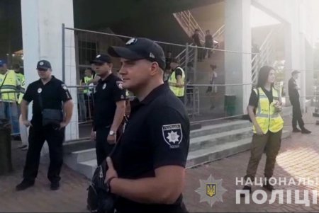 Правоохранители обеспечили общественный порядок во время матча за Суперкубок Украины (фото, видео)