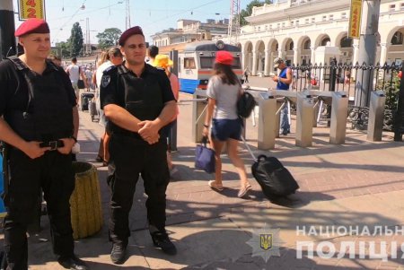Правоохранители обеспечили общественный порядок во время матча за Суперкубок Украины (фото, видео)