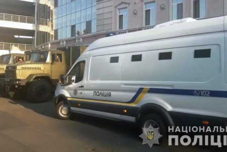 Правоохранители обеспечили общественный порядок во время матча за Суперкубок Украины (фото, видео)
