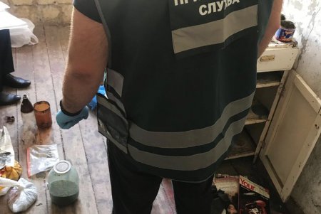 Обыски в Беляевке: разоблачен вооруженный наркоторговец (фото, видео)