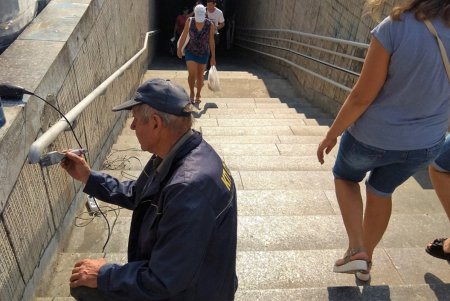 Отремонтированы поручни в подземном переходе в районе вокзала (фото)