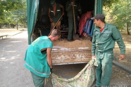 Для одесских детских песочниц закупили 15 тонн речного песка (фото)