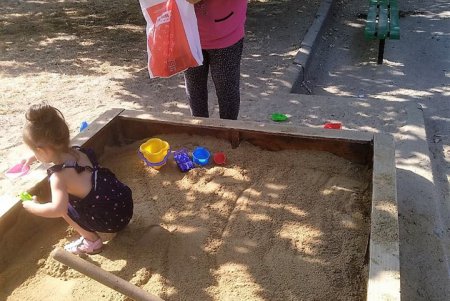 Для одесских детских песочниц закупили 15 тонн речного песка (фото)