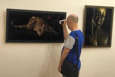 Уникальные картины на черной замше можно посмотреть в Литературном музее (фото)