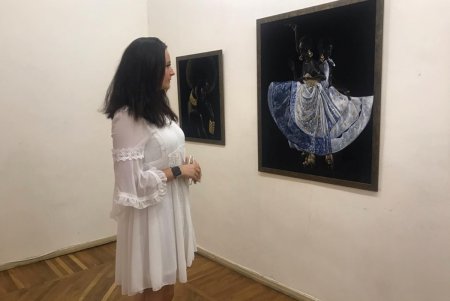 Уникальные картины на черной замше можно посмотреть в Литературном музее (фото)