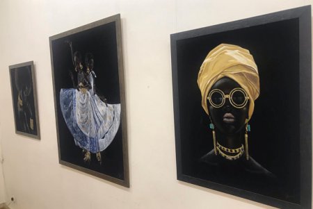 Уникальные картины на черной замше можно посмотреть в Литературном музее (фото)