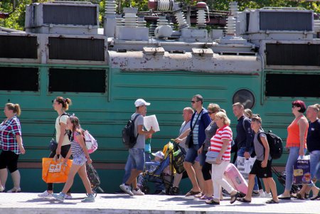 Курортный сезон: жeлезнодорожный вокзал «Одесса-Главная» (фоторепортаж)