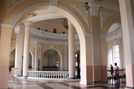 Курортный сезон: жeлезнодорожный вокзал «Одесса-Главная» (фоторепортаж)