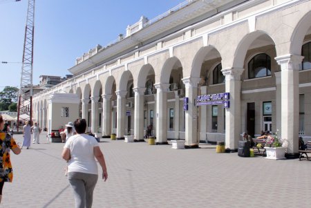 Курортный сезон: жeлезнодорожный вокзал «Одесса-Главная» (фоторепортаж)