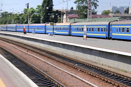 Курортный сезон: жeлезнодорожный вокзал «Одесса-Главная» (фоторепортаж)