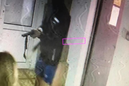 Вооруженный мужчина в маске ограбил почтовое отделение под Одессой (фото, видео)