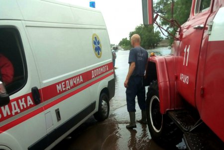 Дождевая вода затопила подвалы в центре Одессы и парализовала работу транспорта в Арцизском районе (фото)