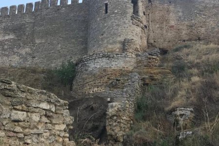 Сильные ливни повредили стены Белгород-Днестровской крепости (фото)