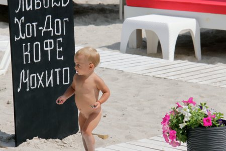 Жарко и солнечно: на пляжах Одессы много отдыхающих (фоторепортаж)