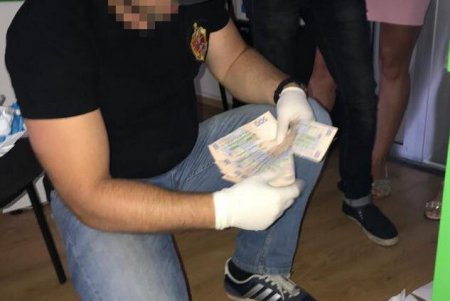 Одесский банкир получал взятки от должников по кредитам (фото)
