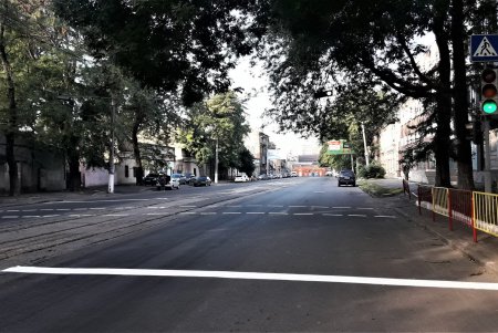 Возле одесских школ и детсадов нанесли свежую дорожную разметку (фото)