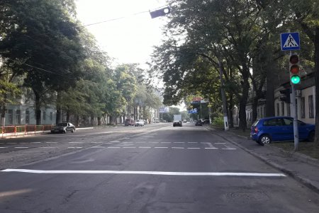 Возле одесских школ и детсадов нанесли свежую дорожную разметку (фото)