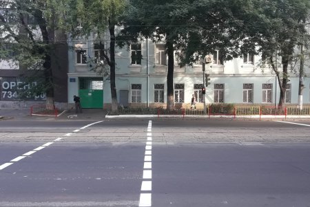 Возле одесских школ и детсадов нанесли свежую дорожную разметку (фото)