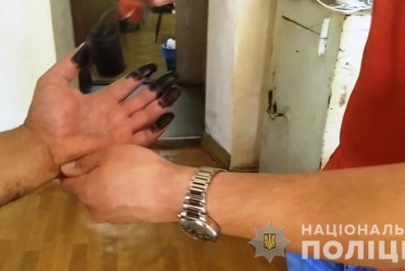 Больная одесситка наблюдала за преступником, пока он грабил ее квартиру (фото, видео)