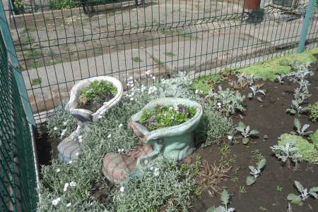 Ветряки и башмаки-клумбы: как горожане украшают одесские улицы (фото)
