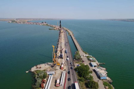 На трасе Одесса-Киев активно ремонтируется мост через Хаджибейский лиман (фото) 
