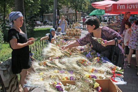 Православные одесситы празднуют Медовый Спас (фоторепортаж)