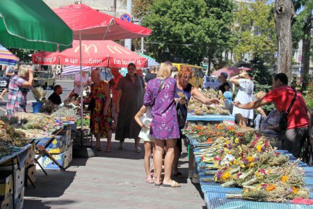 Православные одесситы празднуют Медовый Спас (фоторепортаж)