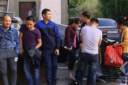 «Брендовое подполье»: в Одессе обнаружили цех по производству контрафакта (фото) 