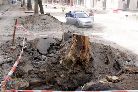 Реконструкция улицы Софиевской продолжается (фоторепортаж)