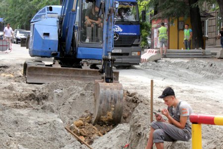 Реконструкция улицы Софиевской продолжается (фоторепортаж)