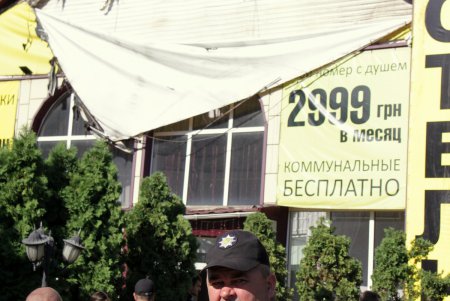 Смертельный пожар в гостинице «Токио-Стар»: утро после трагедии (фоторепортаж)
