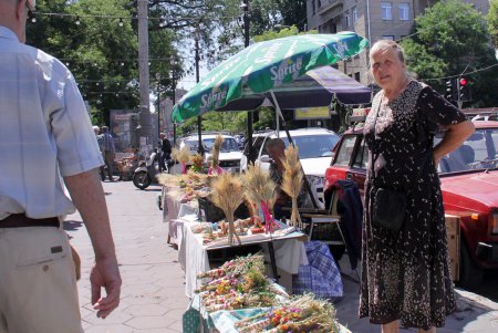 Яблочный спас: одесситы освящают фрукты, мед и цветы в храмах (фоторепортаж)