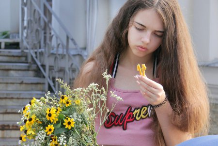 Яблочный спас: одесситы освящают фрукты, мед и цветы в храмах (фоторепортаж)