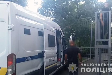 Разбойники избили одесситку, ограбили и уехали на ее авто (фото, видео)