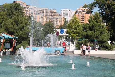 В Аркадии жизнь кипит круглыми сутками (фоторепортаж)