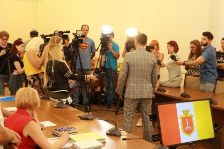 На улицы в историческом центре Одессы выходят наводить порядок инспекторы по парковкам (фото, видеокомментарий)