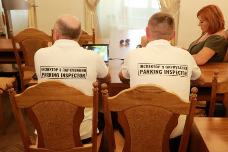 На улицы в историческом центре Одессы выходят наводить порядок инспекторы по парковкам (фото, видеокомментарий)
