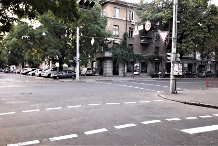 Обновлена разметка возле школ в центральной части города (фото)