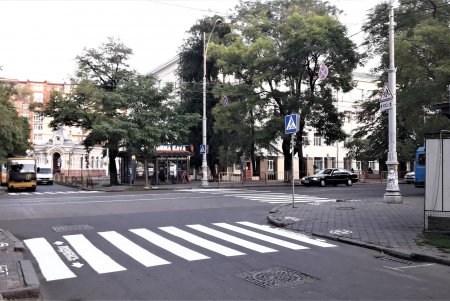 Обновлена разметка возле школ в центральной части города (фото)