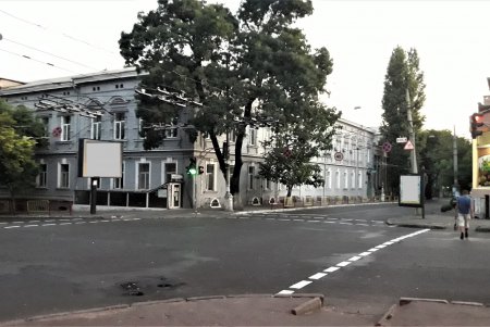 Обновлена разметка возле школ в центральной части города (фото)