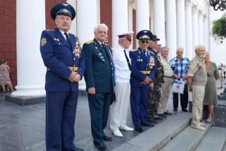 На Думской площади прошла церемония торжественного поднятия Государственного флага Украины (фото)