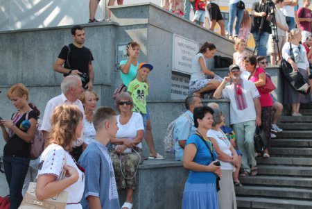 Огромный 28-метровый флаг Украины развернули на Потемкинской лестнице (фото)