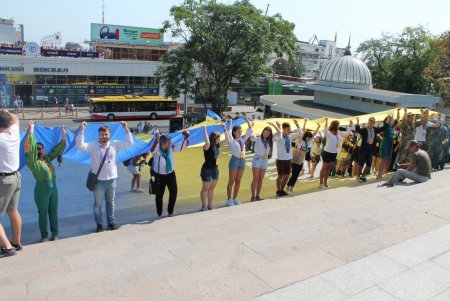 В Одессе отмечают День Государственного флага Украины (фоторепортаж)